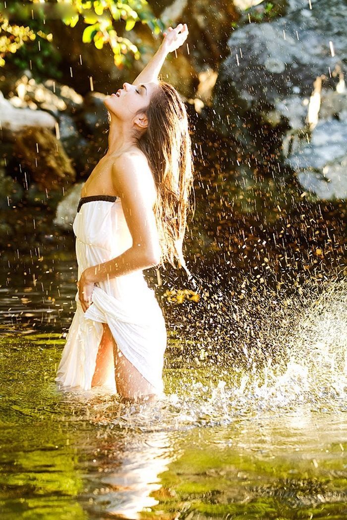 Marie Avgeropoulos in Charlotte