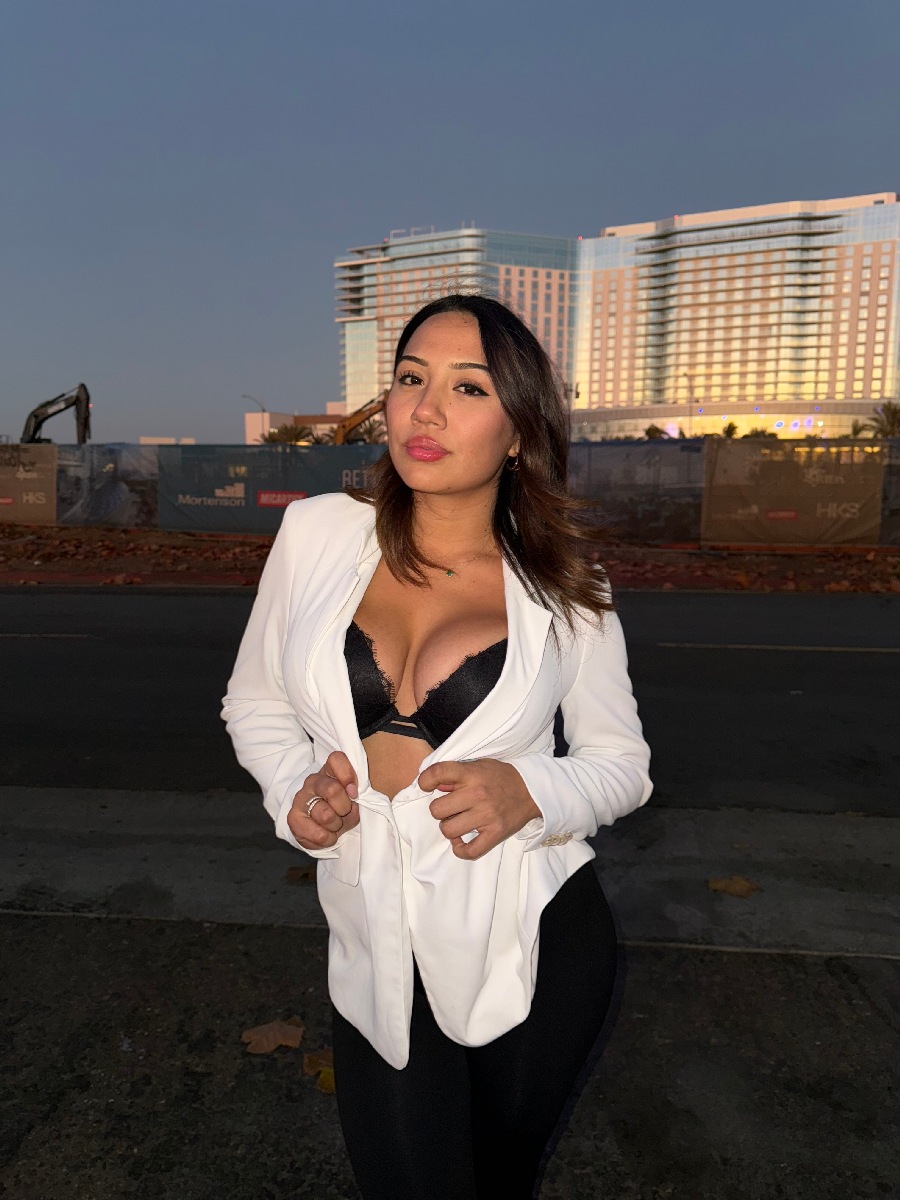 Take a pause and enjoy Ali Cruz — streaming from Charlotte