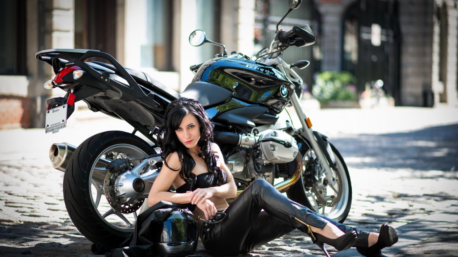 Fresh photos, fresh mood — European women on bikes online in Charlotte