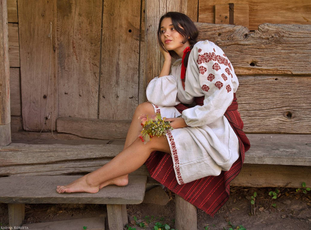 Fresh photos, fresh mood — Women in Slavic costumes online in Charlotte