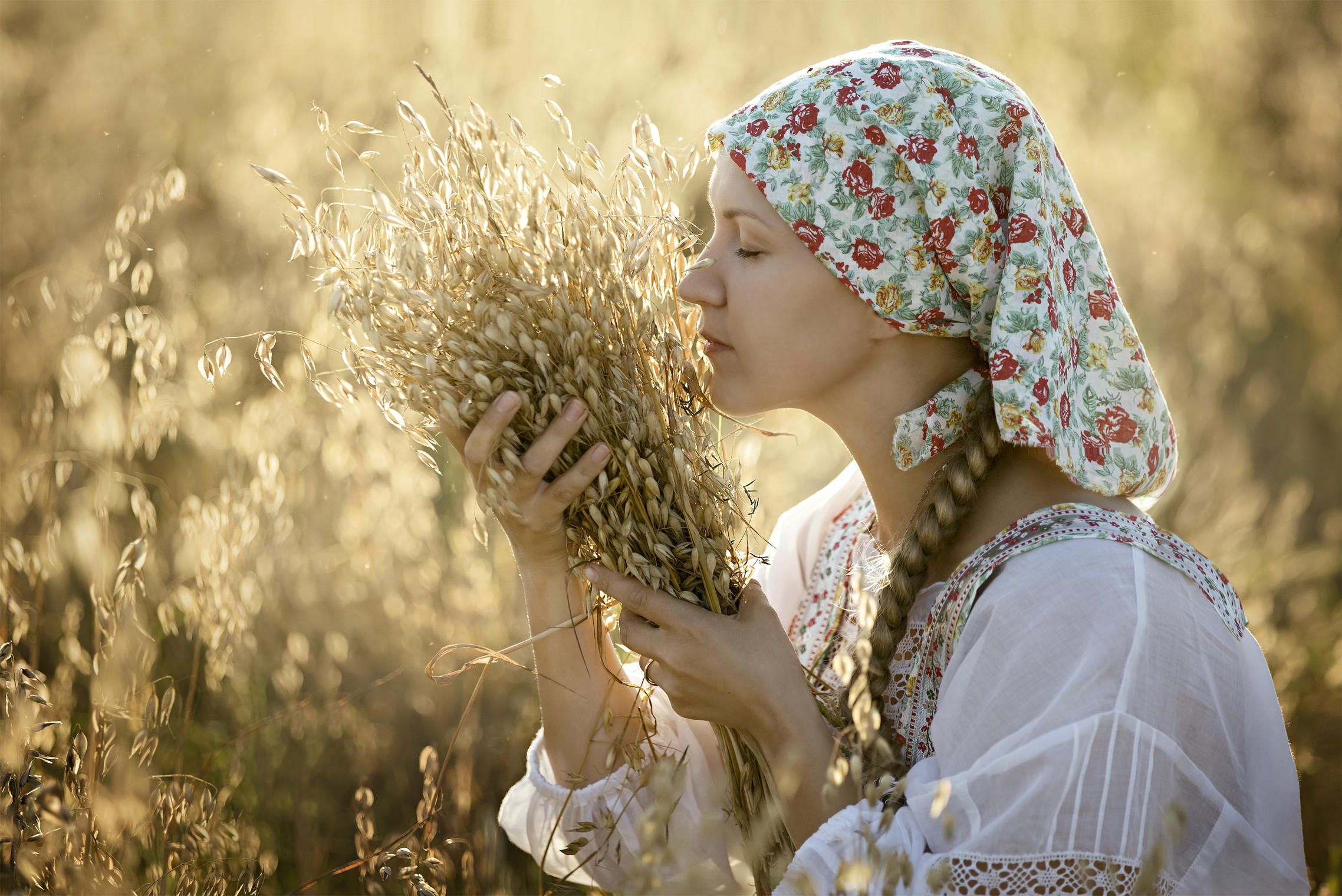 Photo Women in Slavic costumes in Charlotte